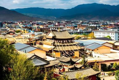 獨(dú)克宗古城在哪里？值得去嗎？獨(dú)克宗古城的位置與游玩攻略